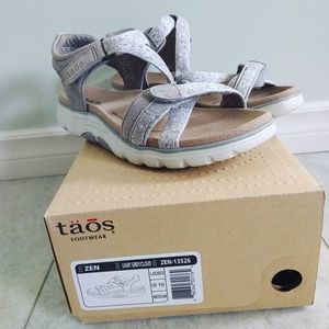 Size 10 taos zen womens sandals brand new